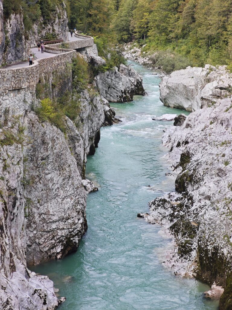 Direkt an der Napoleonsbrücke führt die Straße entlang - toll mit dem Fahrrad zu erkunden